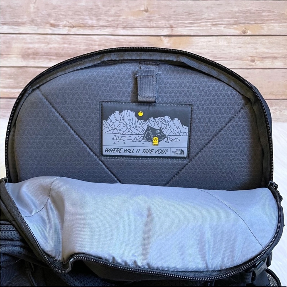The North Face Unisex Borealis 28 Liter Backpack In Black - Picture 9 of 11